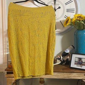 Mustard yellow LULAROE Cassie skirt!